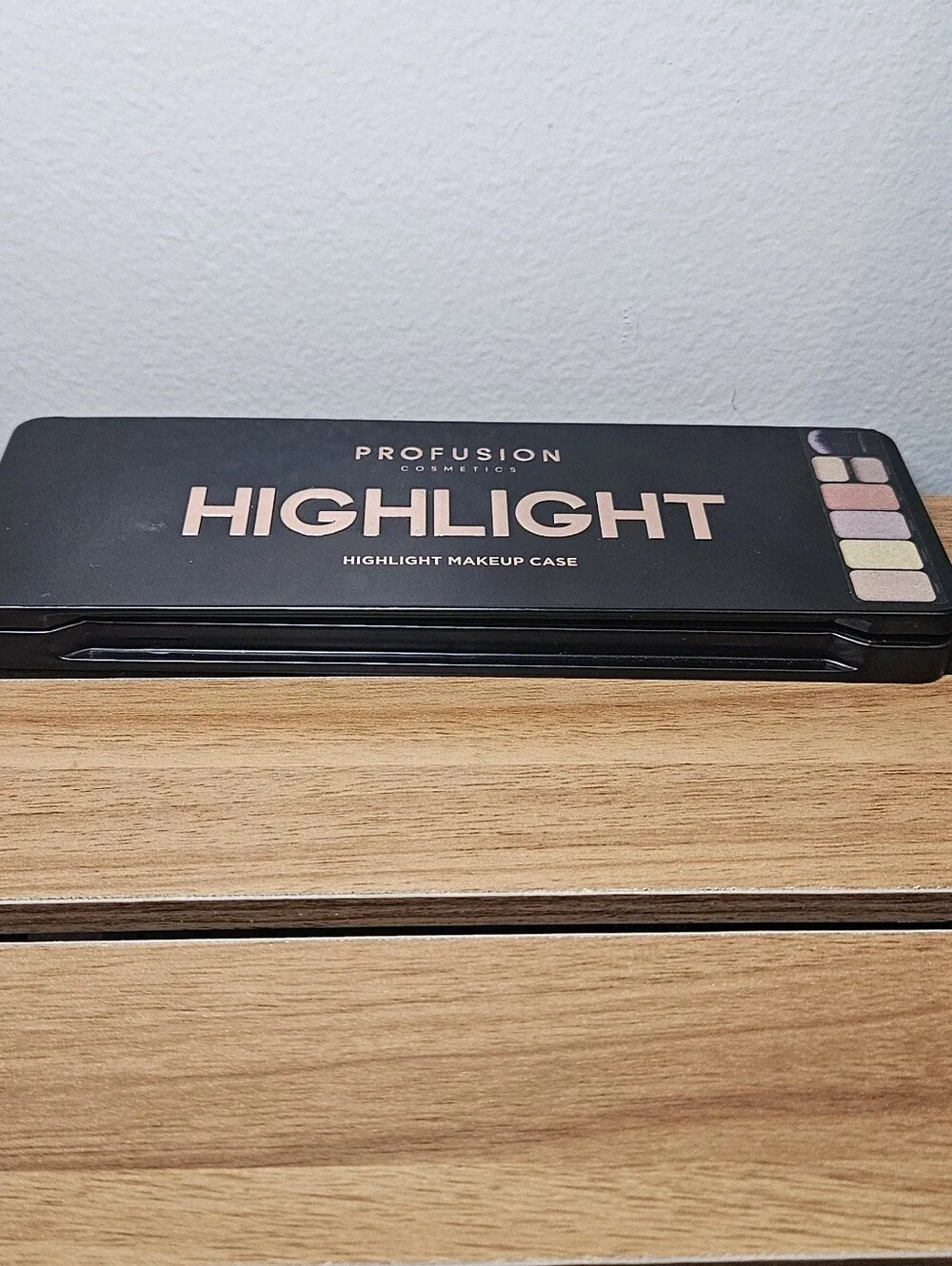 Profusion Cosmetics Highlight Makeup Case Palette With Brush